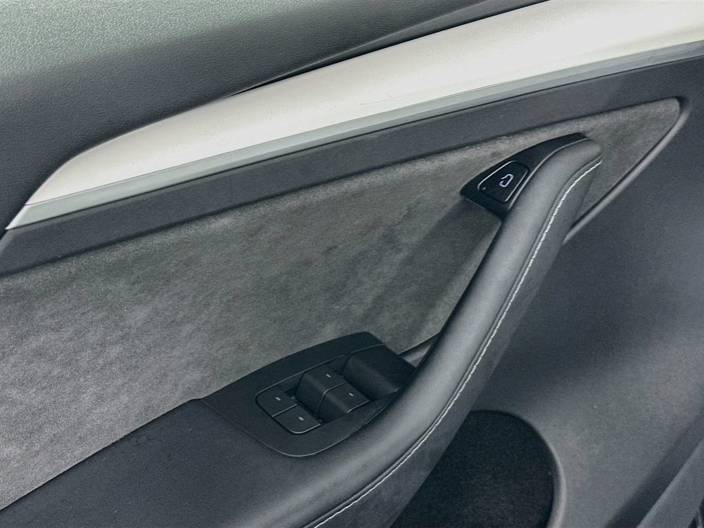Used 2022 Tesla Model Y Performance AWD/4WD image 22