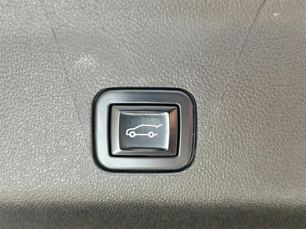 Used 2022 GMC Yukon XL Denali image 13