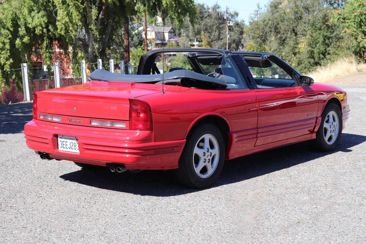 Used 1993 Oldsmobile Cutlass Supreme Convertible image 9