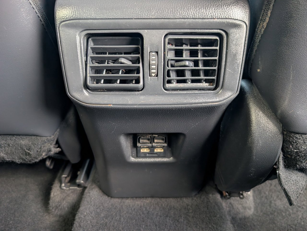 Used 2021 Toyota RAV4 XLE Premium image 7
