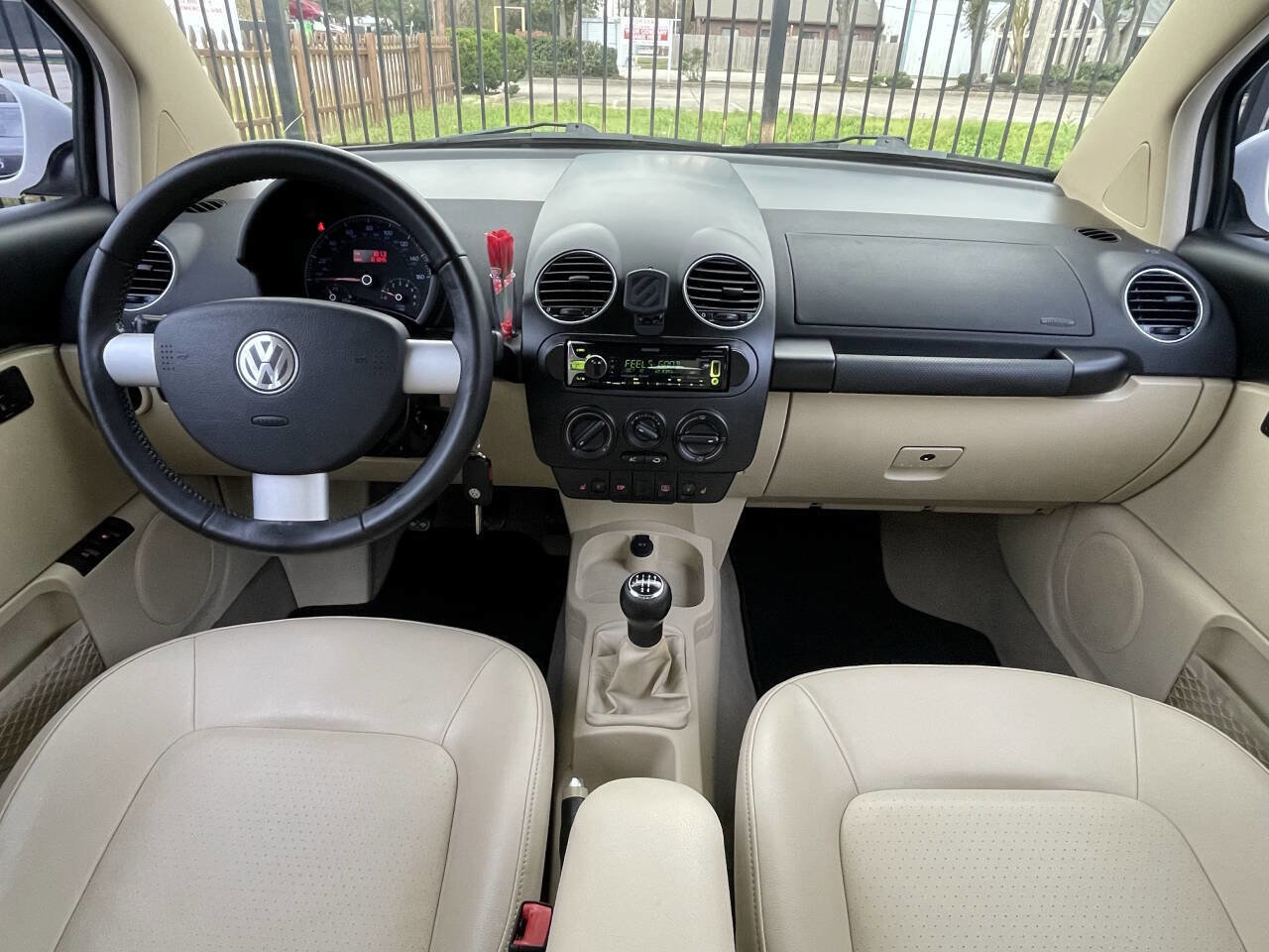 Used 2009 Volkswagen Beetle Base 2dr Coupe 5M image 20