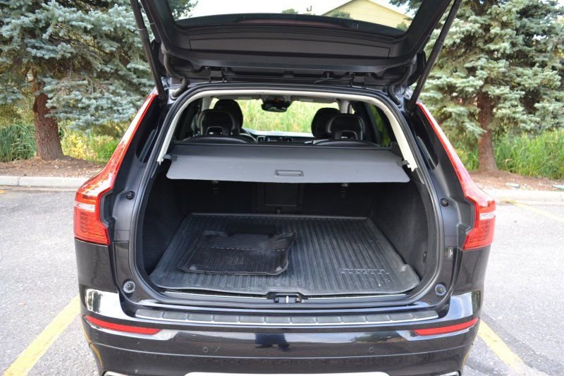 Used 2018 Volvo XC60 T5 Momentum w/ Vision Package image 33