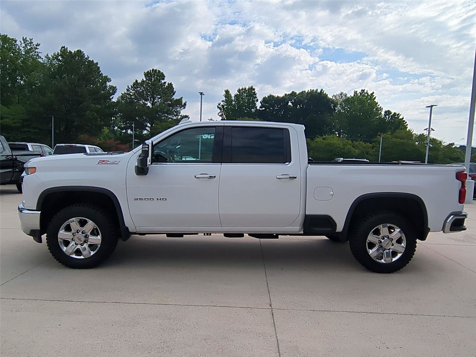 Used 2022 Chevrolet Silverado 2500 LTZ AWD/4WD image 2