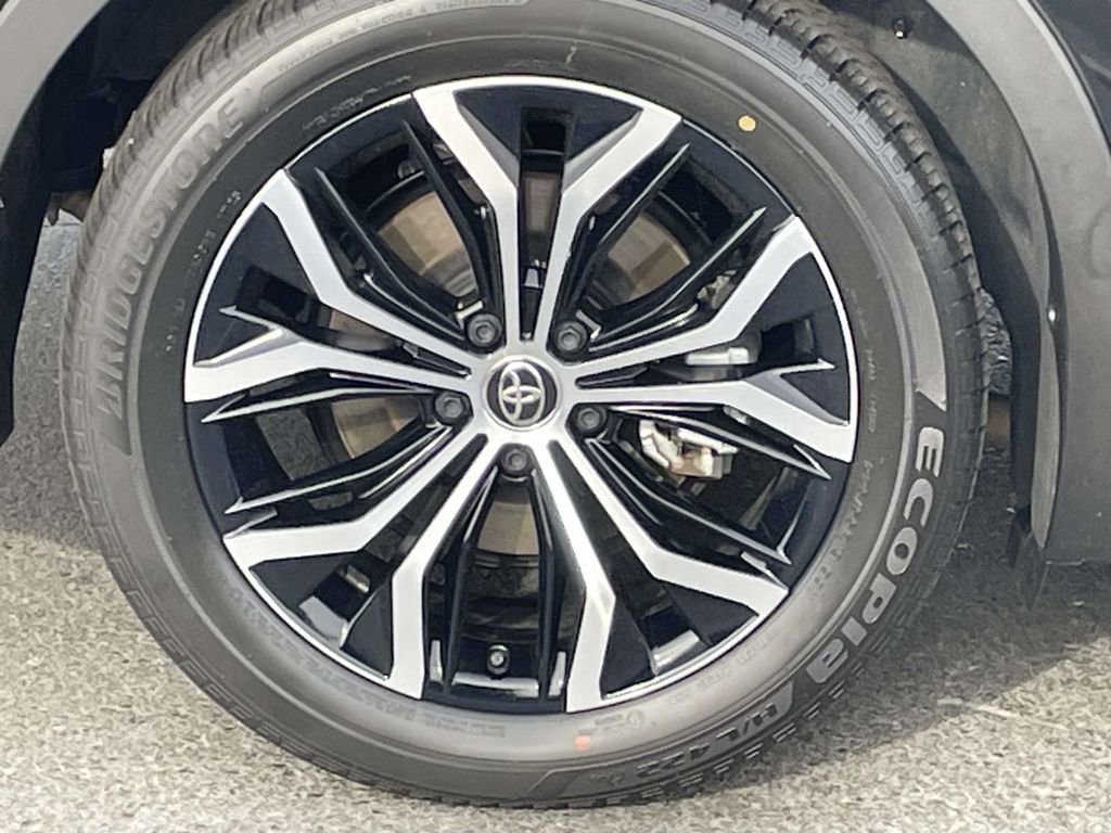 Used 2026 Toyota Crown XLE image 12