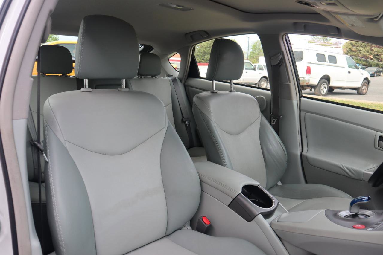 Used 2015 Toyota Prius Four w/ Deluxe Solar Roof Package image 39