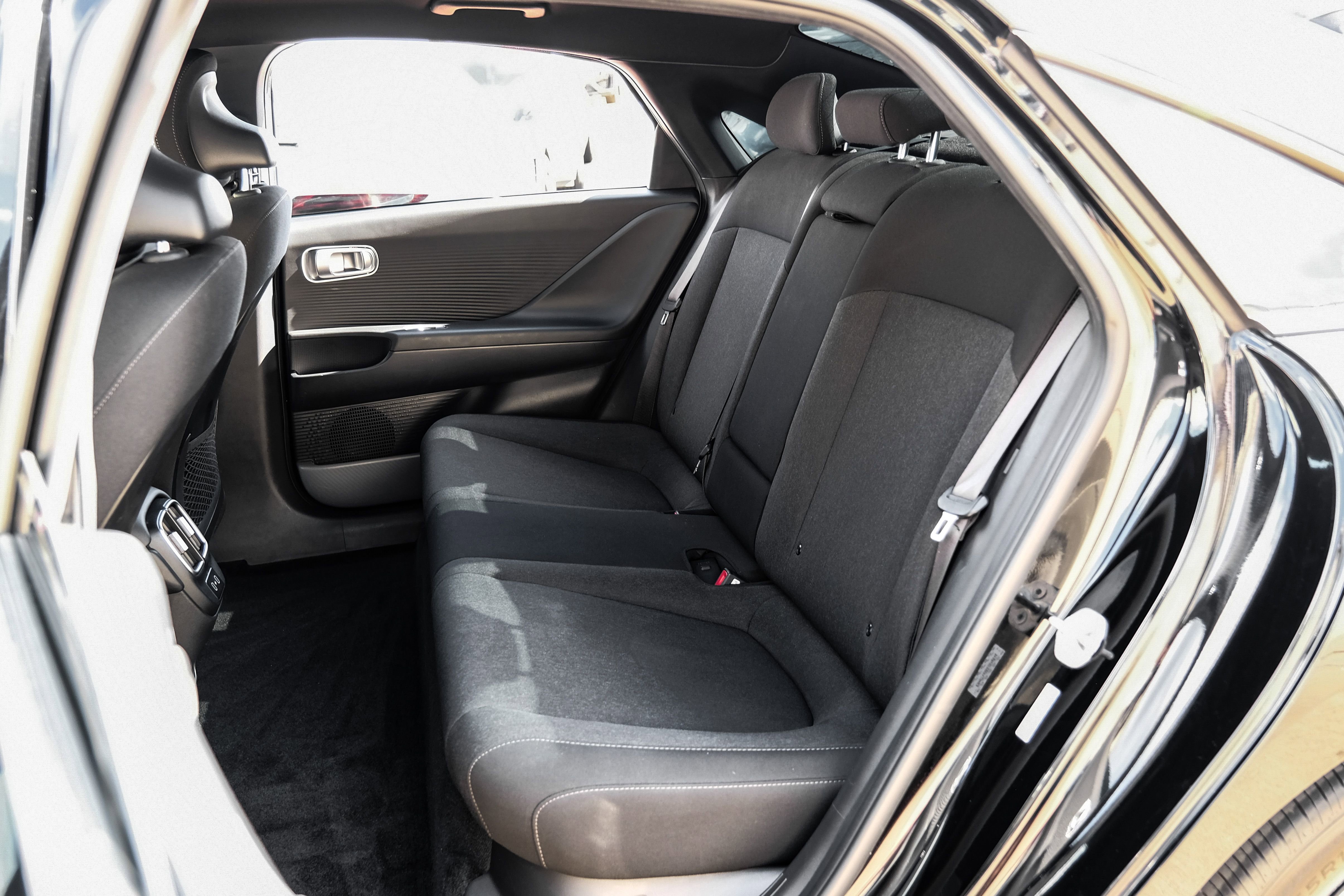 Used 2024 Hyundai Ioniq 6 SE RWD image 37