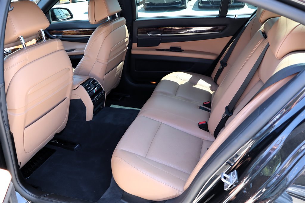 Used 2014 BMW 750Li xDrive AWD/4WD image 19