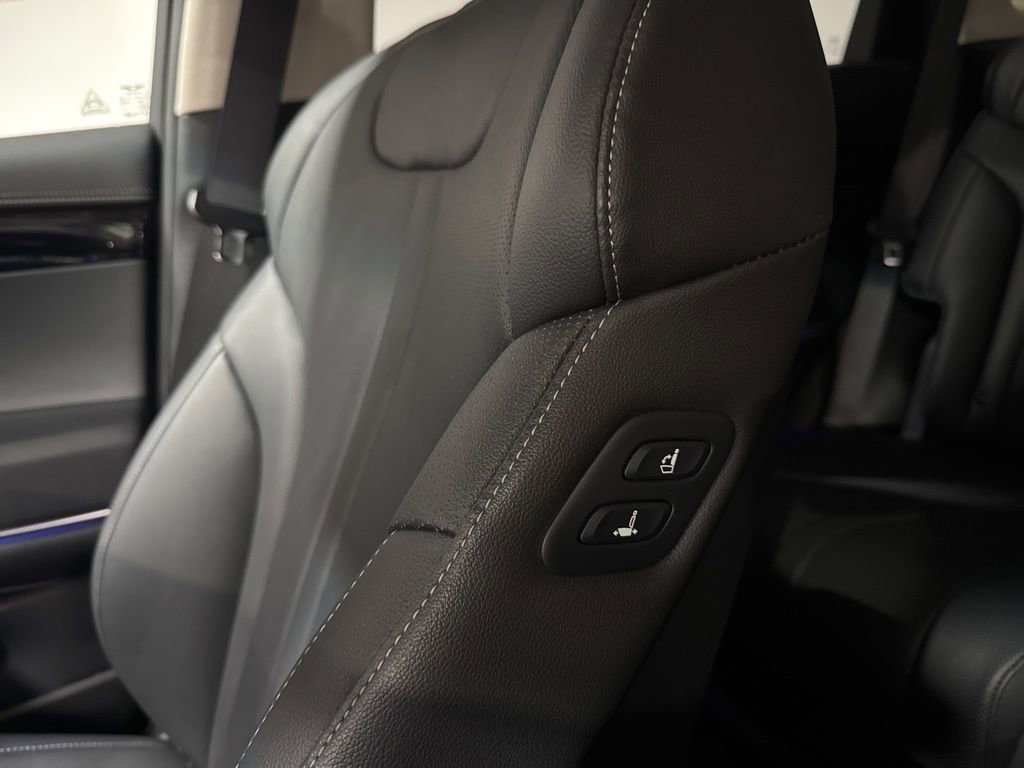 Used 2025 Genesis GV80 2.5T image 27