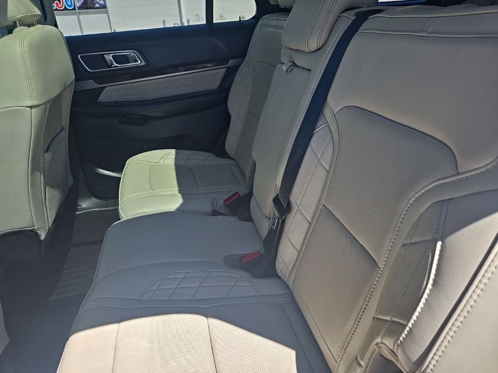 Used 2018 Ford Explorer Platinum AWD/4WD image 24