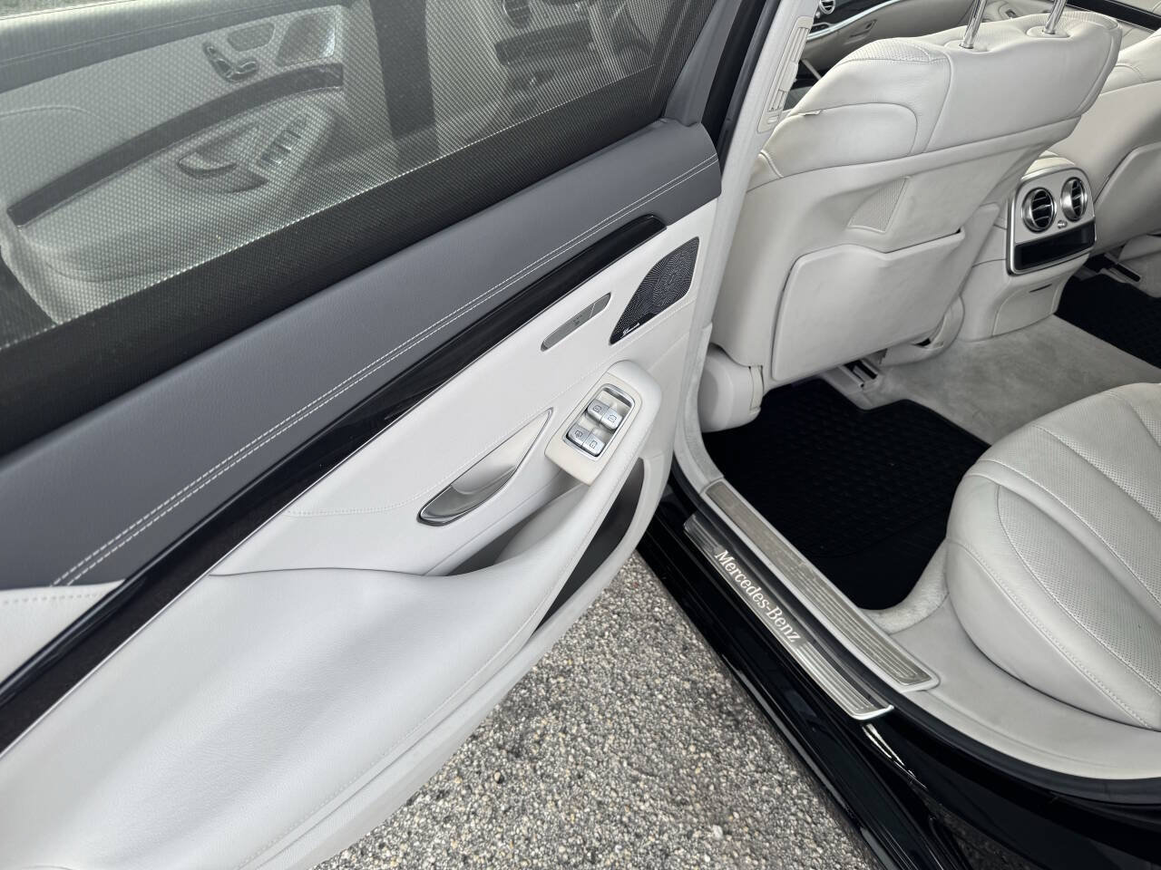 Used 2015 Mercedes-Benz S 550 4MATIC Sedan image 11