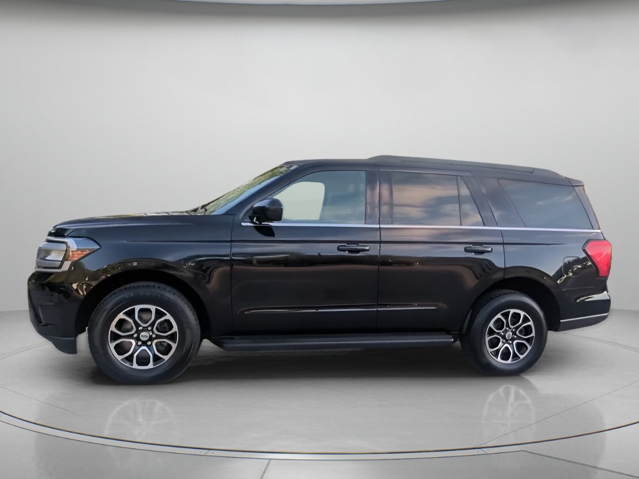 Certified 2024 Ford Expedition XLT RWD image 13