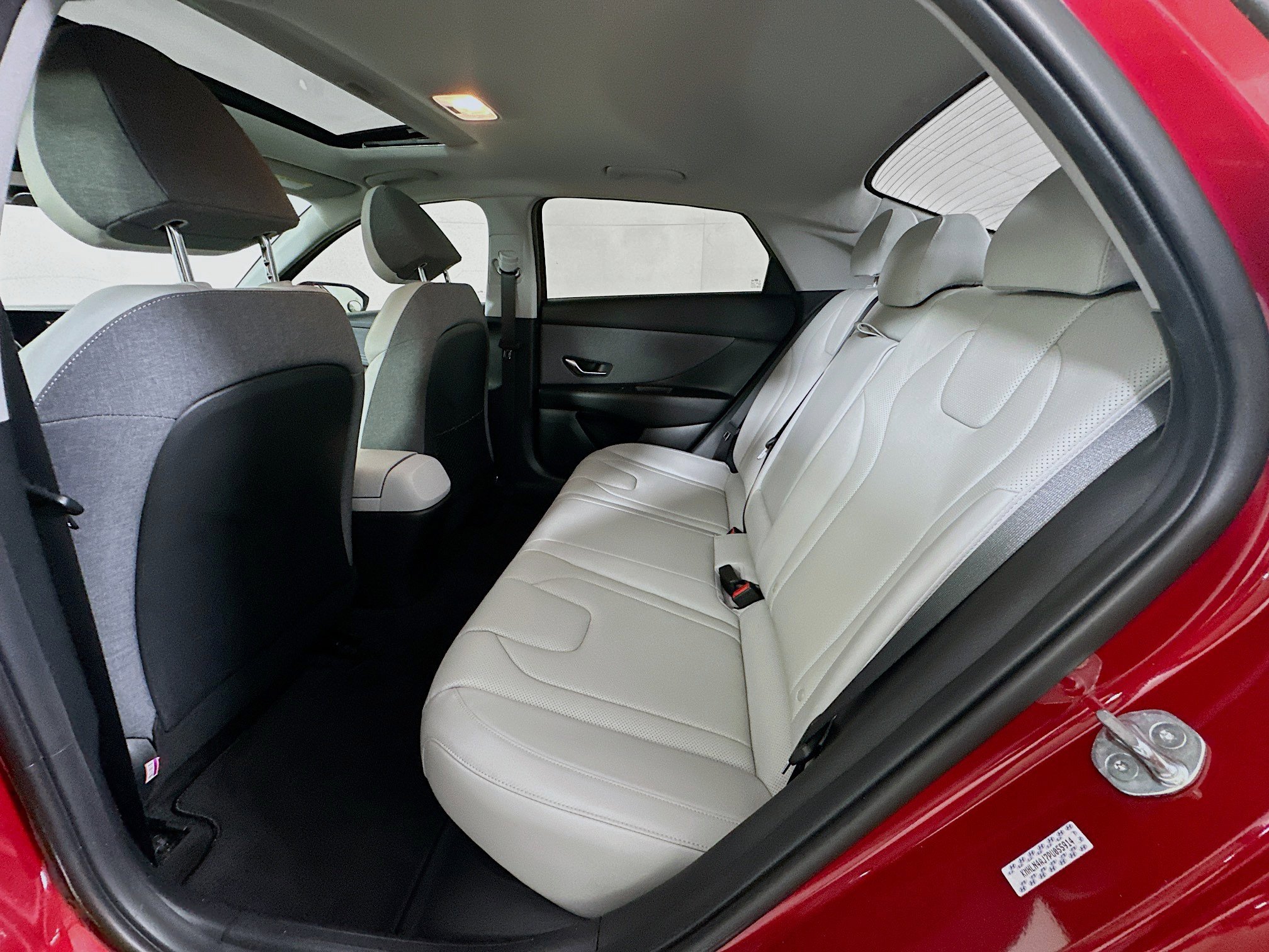 Used 2023 Hyundai Elantra Limited w/ Preferred Accessory Package image 28