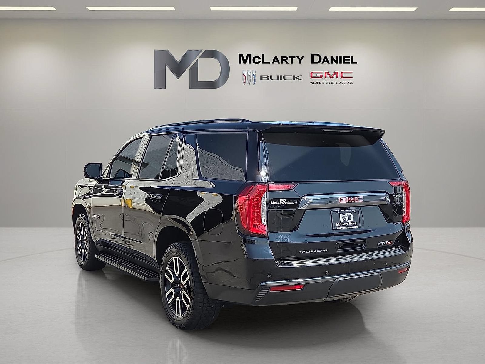 Certified 2024 GMC Yukon AT4 w/ Technology Package AWD/4WD image 13