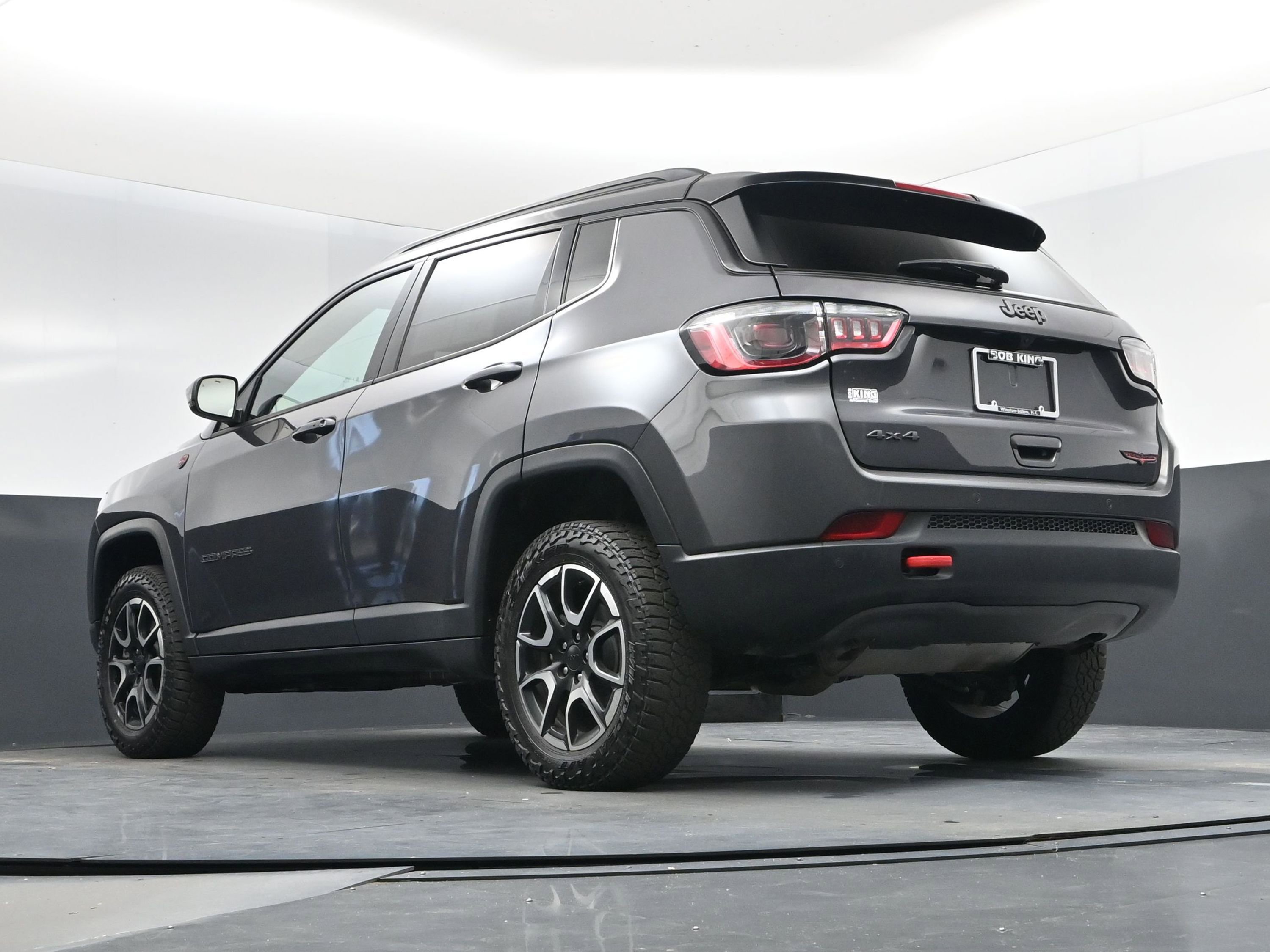 Used 2024 Jeep Compass Trailhawk image 12