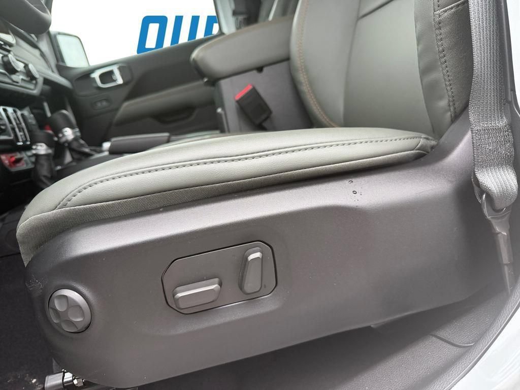 New 2026 Jeep Gladiator Mojave AWD/4WD image 16