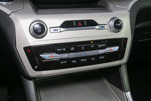 Used 2023 Ford Explorer XLT w/ Equipment Group 202A AWD/4WD image 26