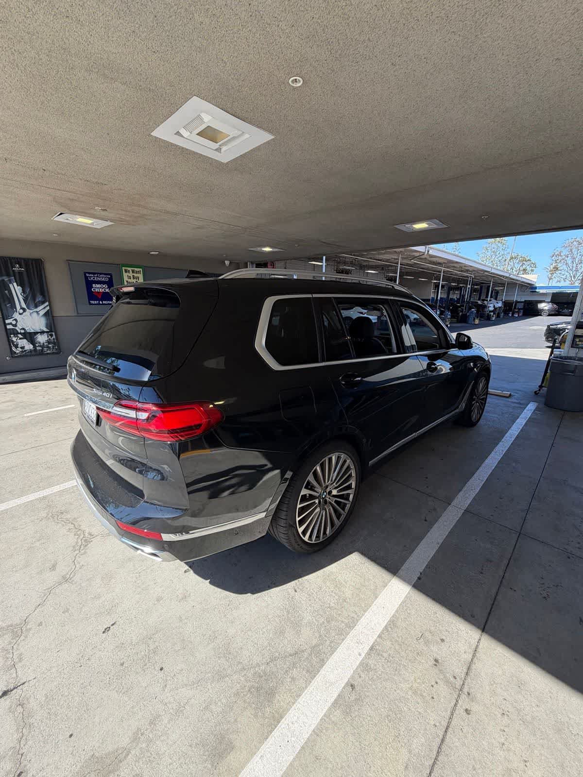 Used 2022 BMW X7 xDrive40i w/ Parking Assistance Package AWD/4WD image 5