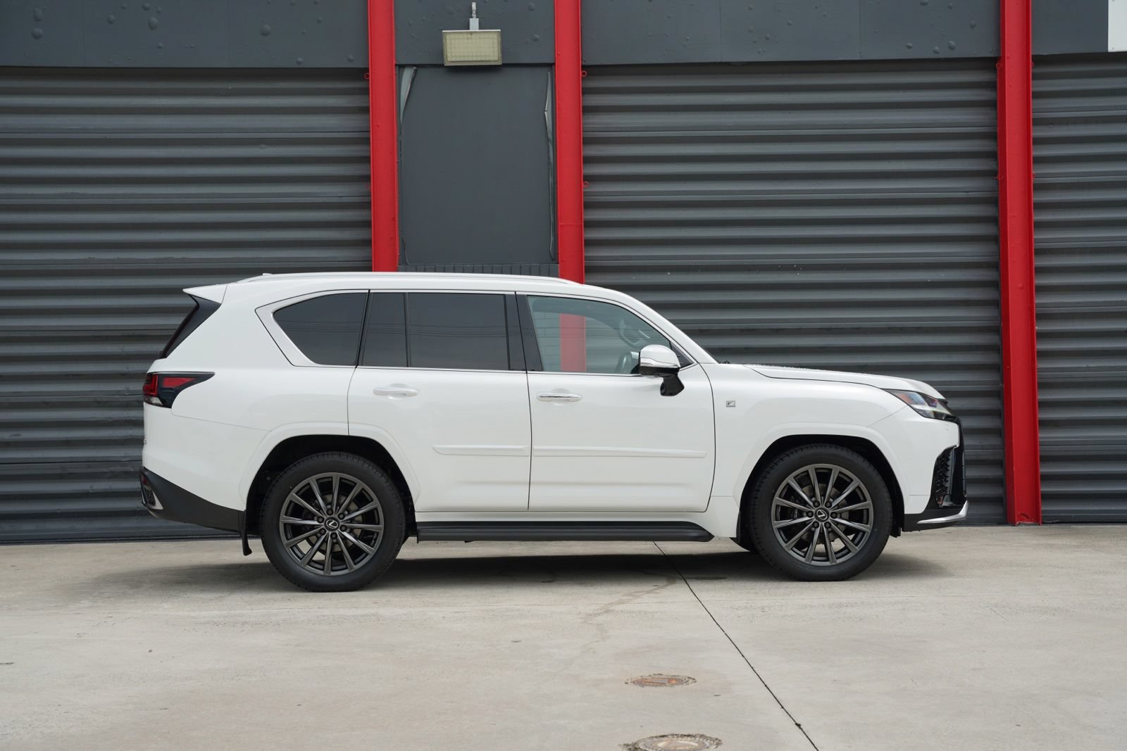 Used 2023 Lexus LX 600 F Sport w/ Accessory Package (Z1) AWD/4WD image 8