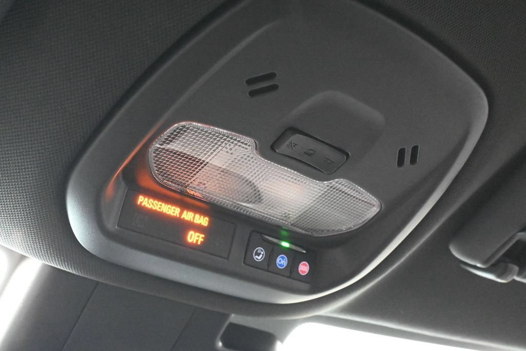 Used 2025 Chevrolet Trax RS FWD image 22