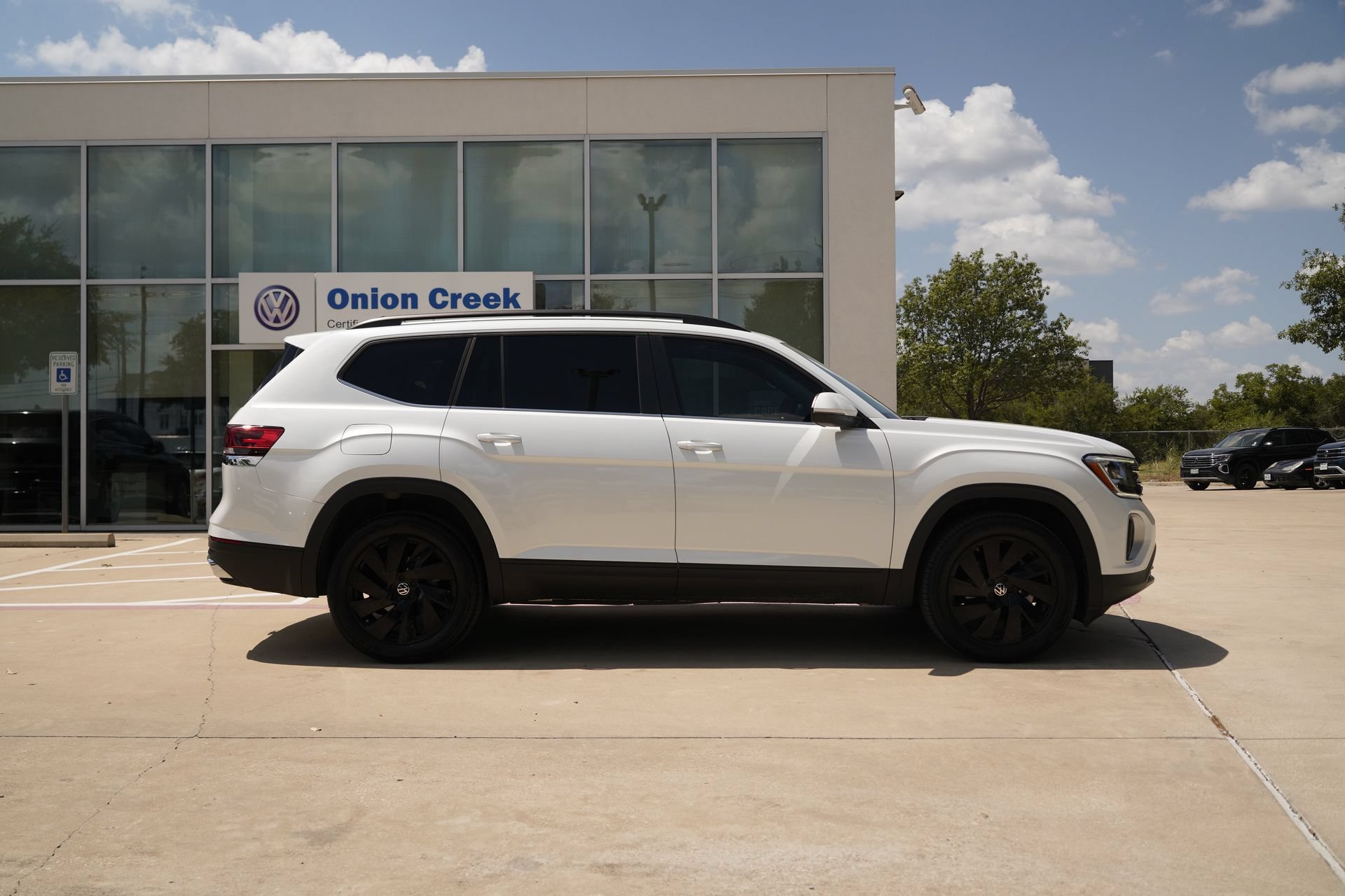 Certified 2026 Volkswagen Atlas SE FWD image 4