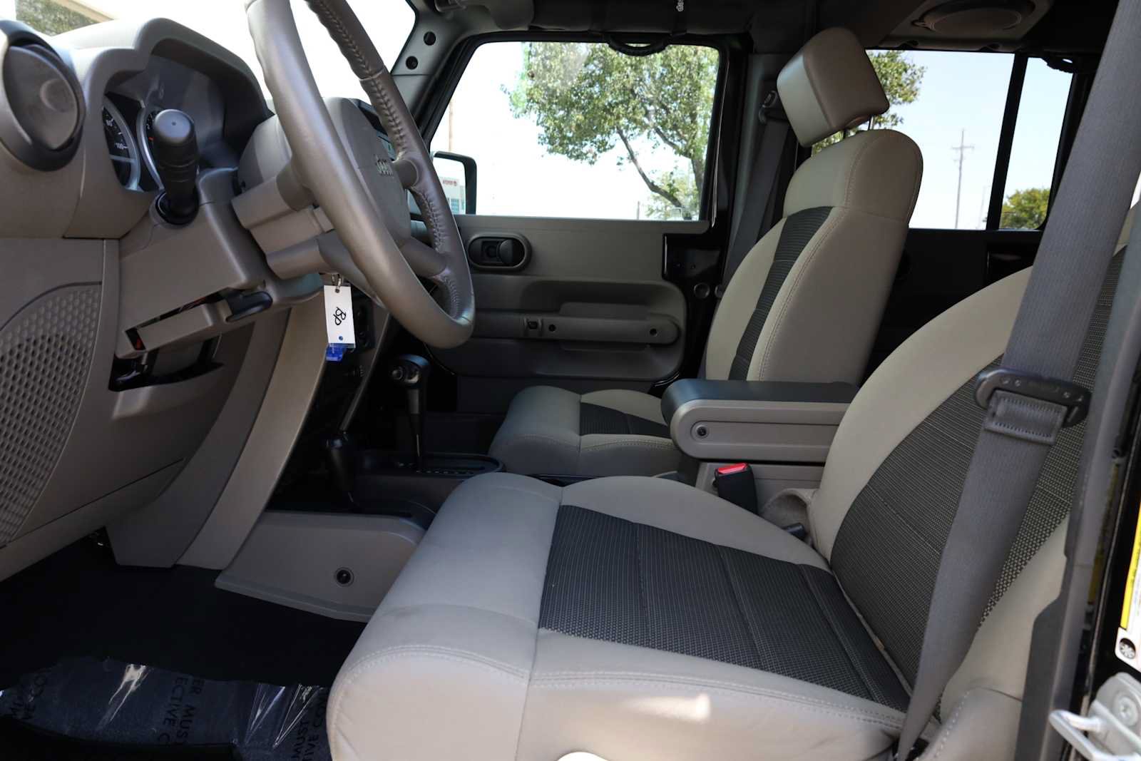 Used 2010 Jeep Wrangler Unlimited Sport AWD/4WD image 3