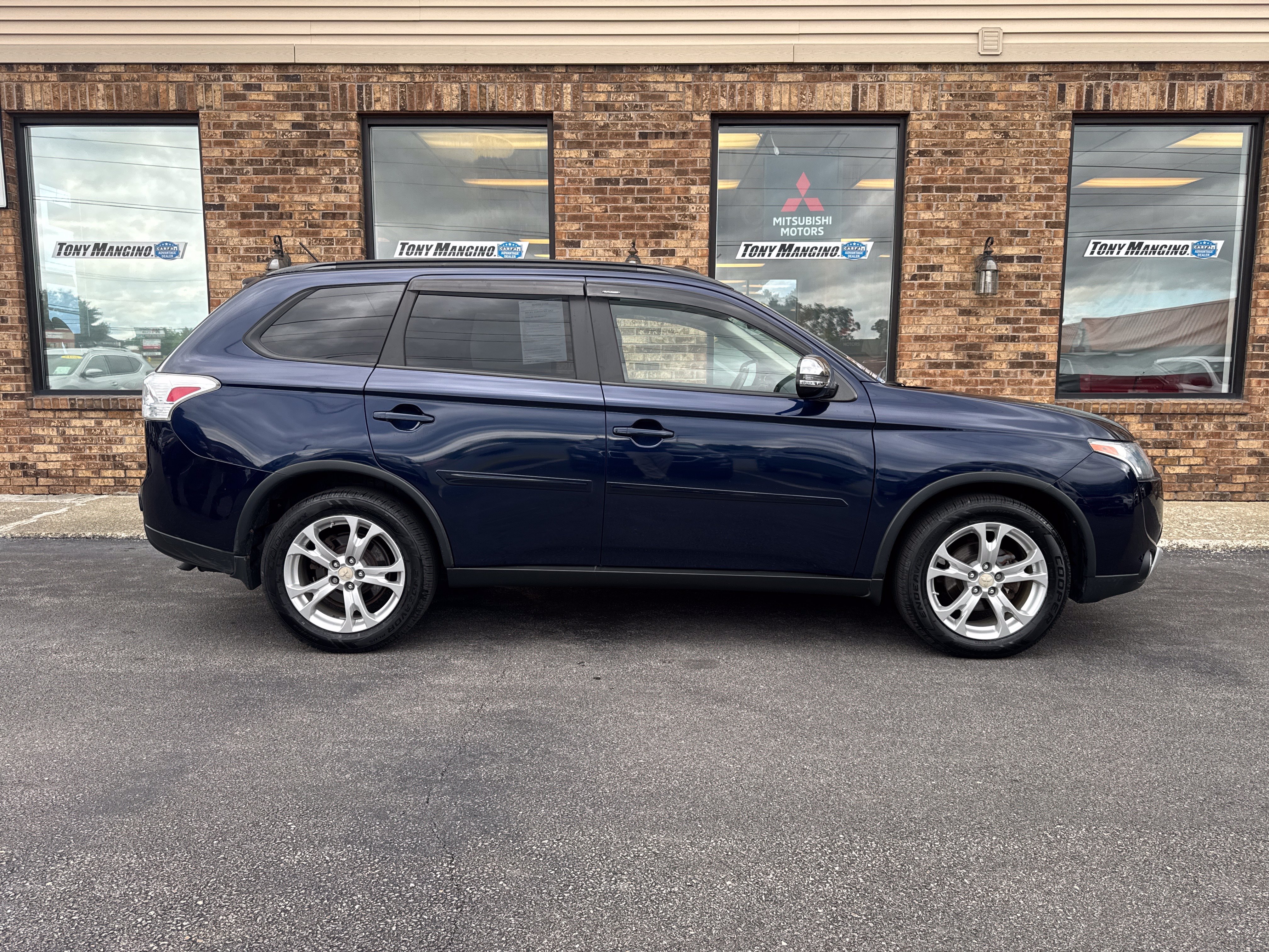 Used 2015 Mitsubishi Outlander SE AWD/4WD image 6