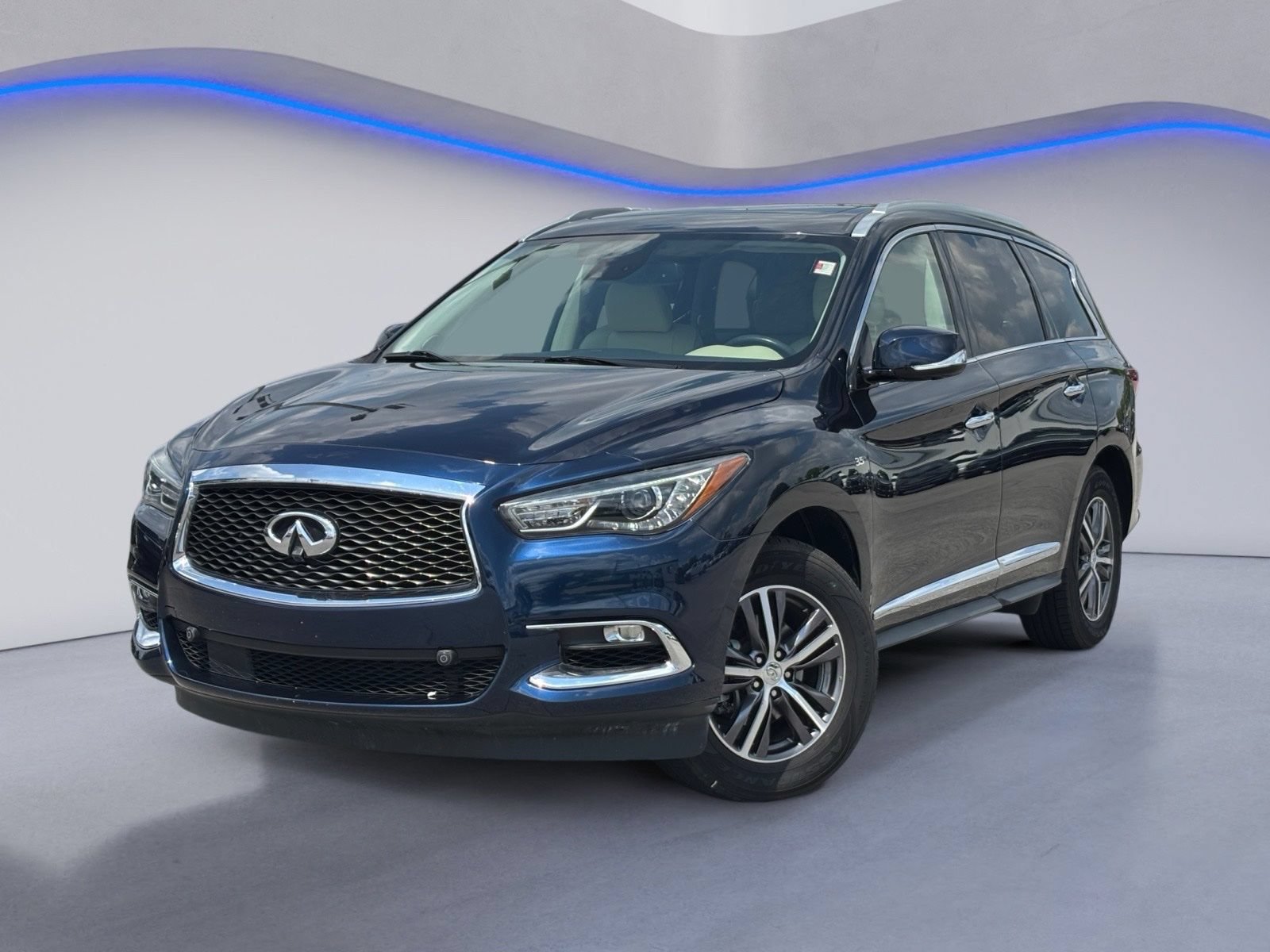 Used 2019 INFINITI QX60 Luxe w/ Essential Package FWD image 2