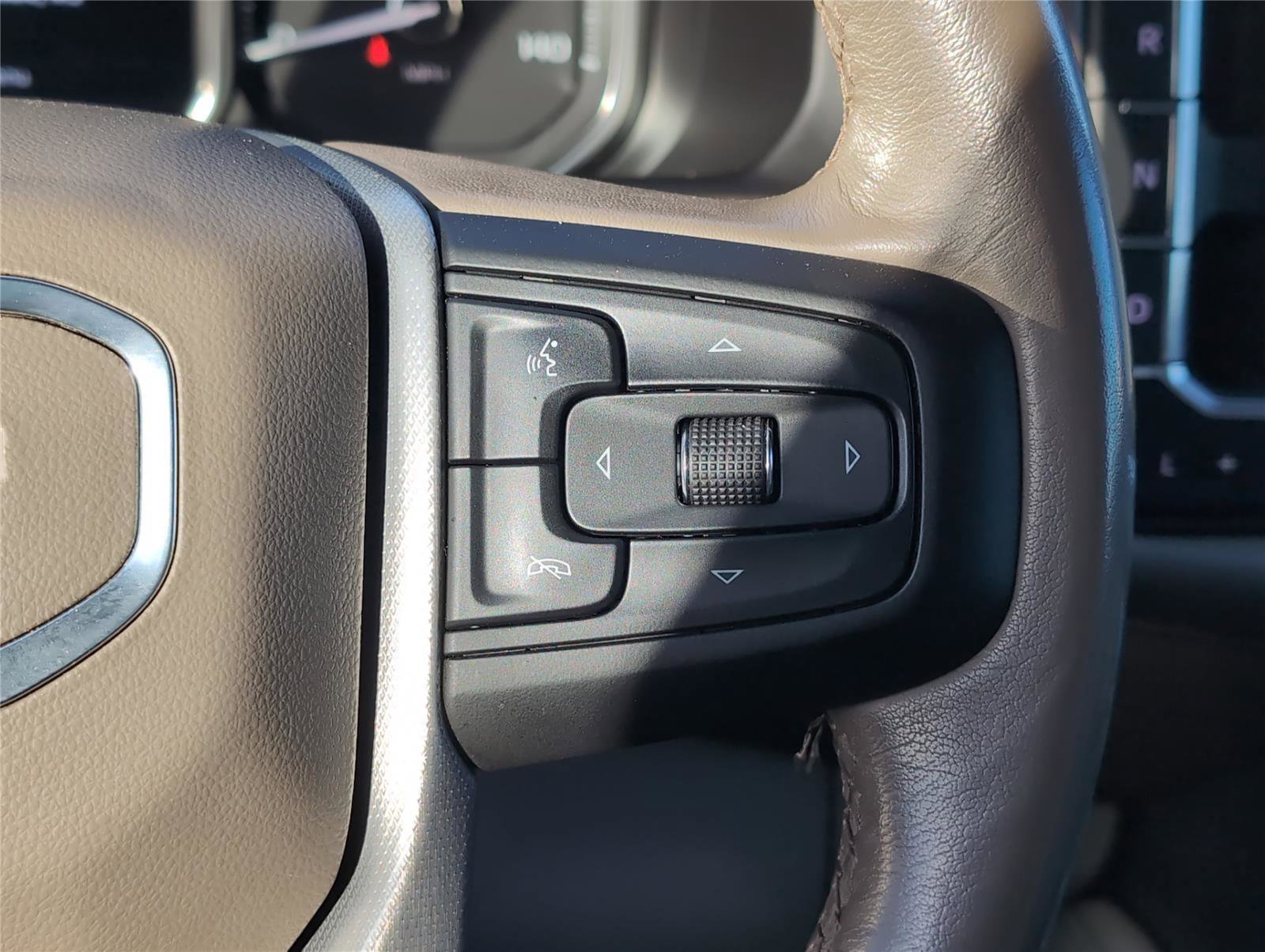 Used 2021 GMC Yukon Denali w/ Denali Premium Package image 24