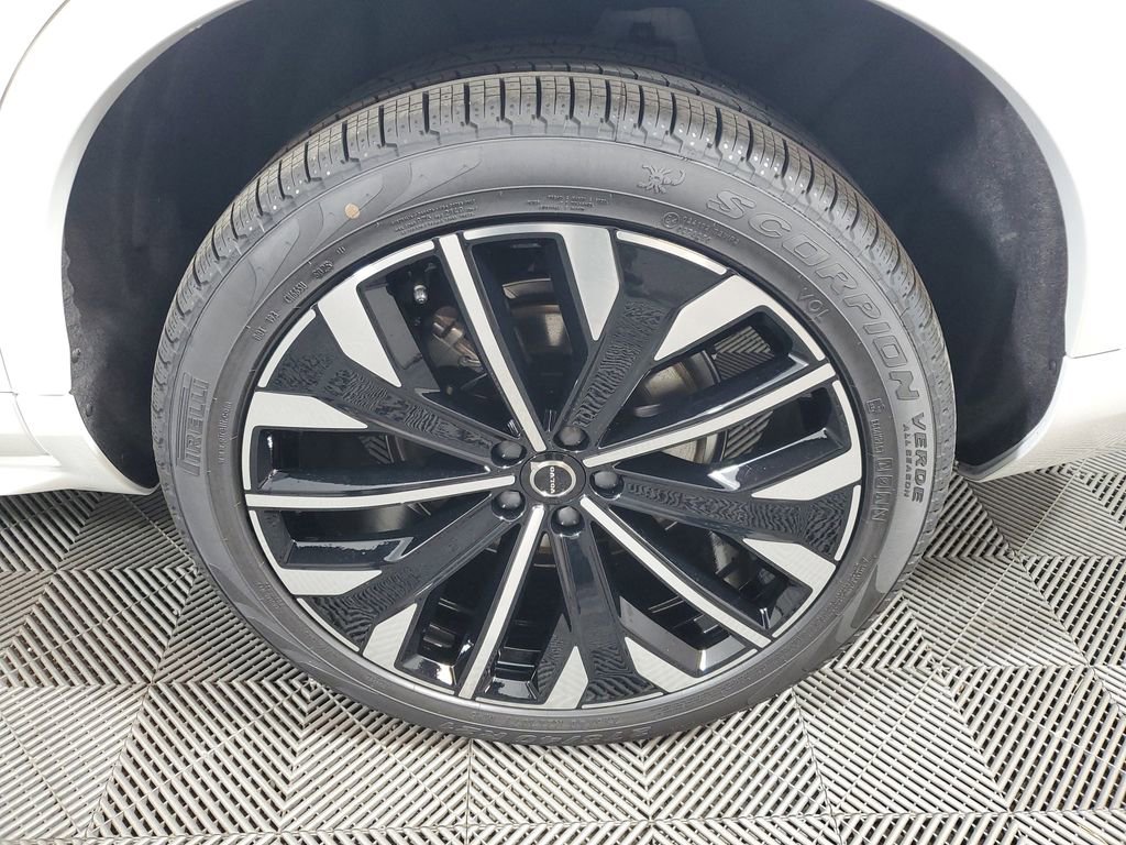 New 2026 Volvo XC90 B6 Ultra w/ Protection Package image 11