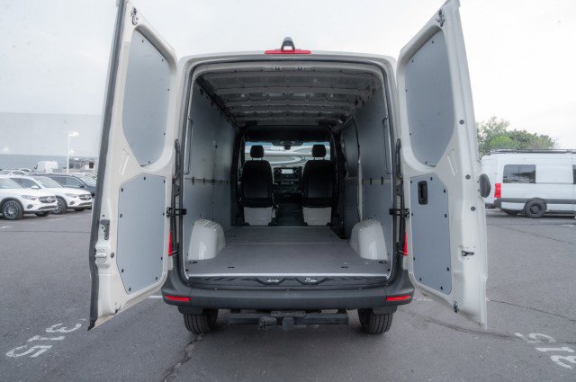 Used 2025 Mercedes-Benz Sprinter 2500 image 9