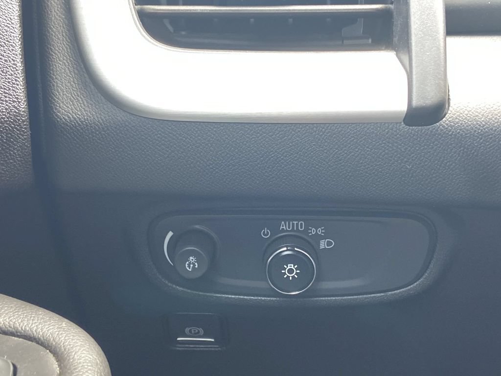 Used 2022 GMC Terrain SLE w/ Driver Convenience Package FWD image 13