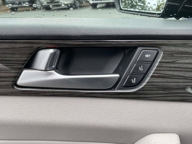 Used 2015 Hyundai Sonata Limited w/ Option Group 06 FWD image 19