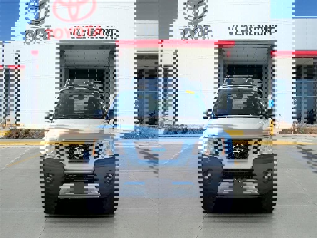 Used 2015 Nissan Xterra PRO-4X w/ Pro-4x Leather Package image 2