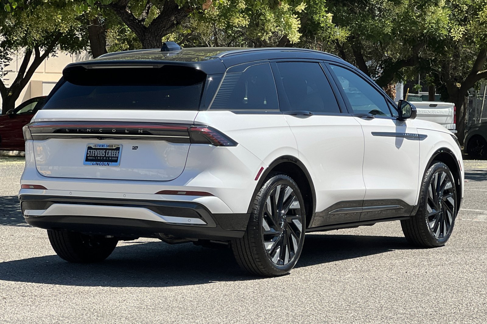 New 2026 Lincoln Nautilus Reserve w/ Jet Appearance Package AWD/4WD image 4