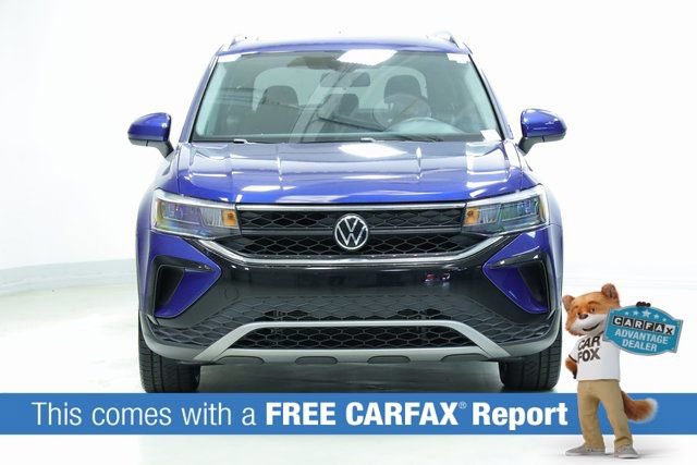 Certified 2022 Volkswagen Taos SE w/ Panoramic Sunroof Package image 2