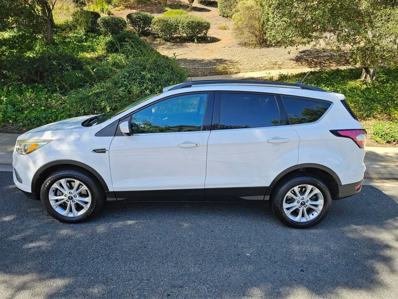 Used 2018 Ford Escape SE w/ SE Sync 3 Package image 4
