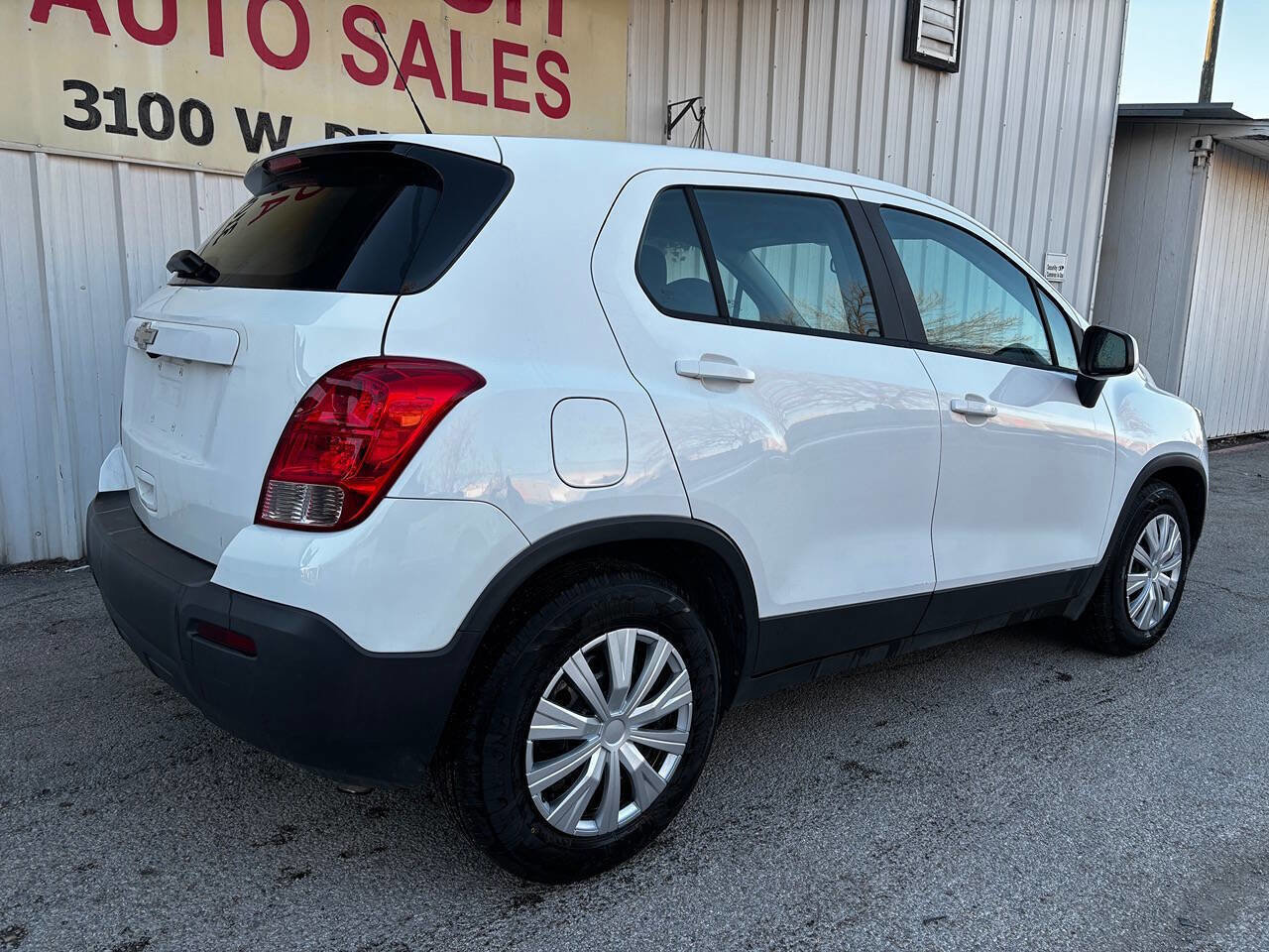 Used 2016 Chevrolet Trax LS image 2