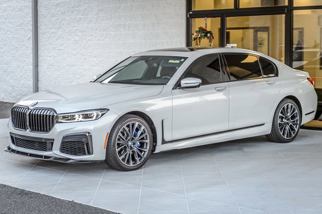 Used 2020 BMW 740i w/ M Sport Package image 6