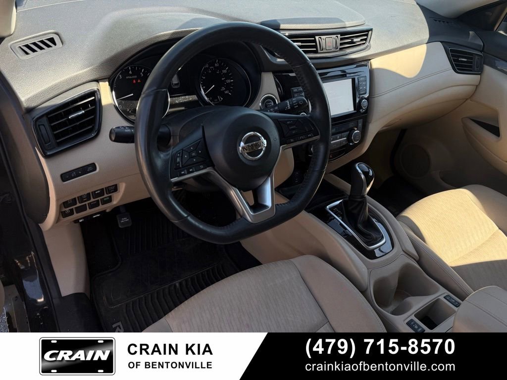 Used 2017 Nissan Rogue SV w/ SV Premium Package FWD image 9