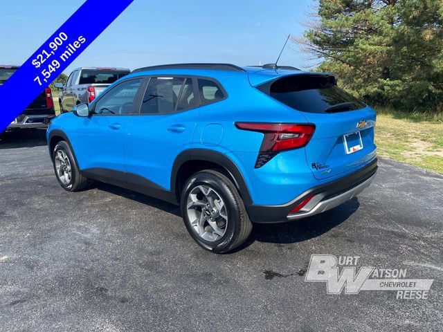 Used 2025 Chevrolet Trax LT FWD image 5