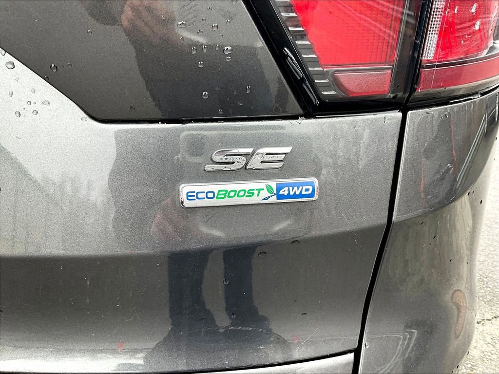 Used 2018 Ford Escape SE w/ SE Sport Appearance Package image 8