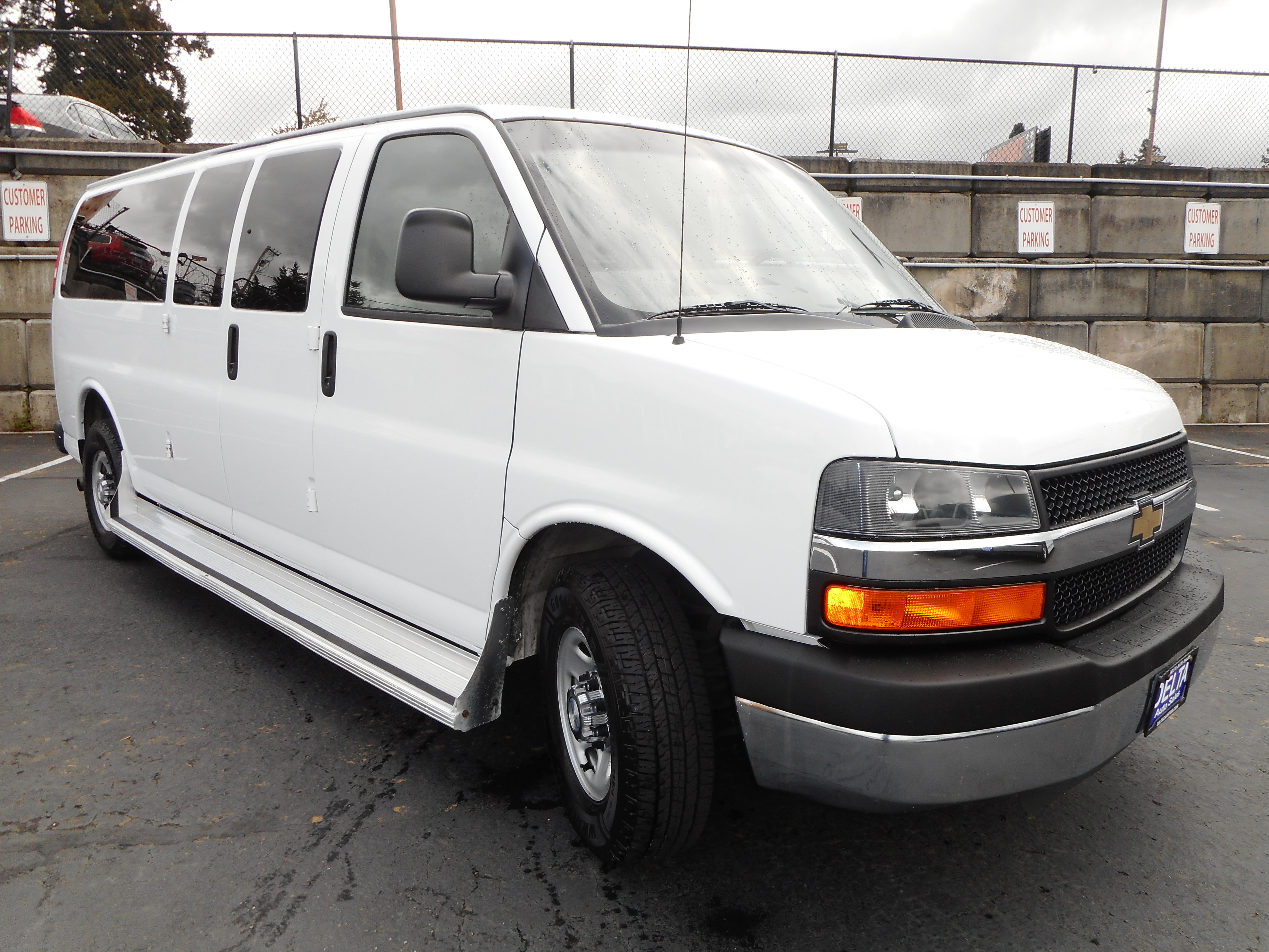 Used 2016 Chevrolet Express 3500 LT w/ LT Preferred Equipment Group RWD image 1