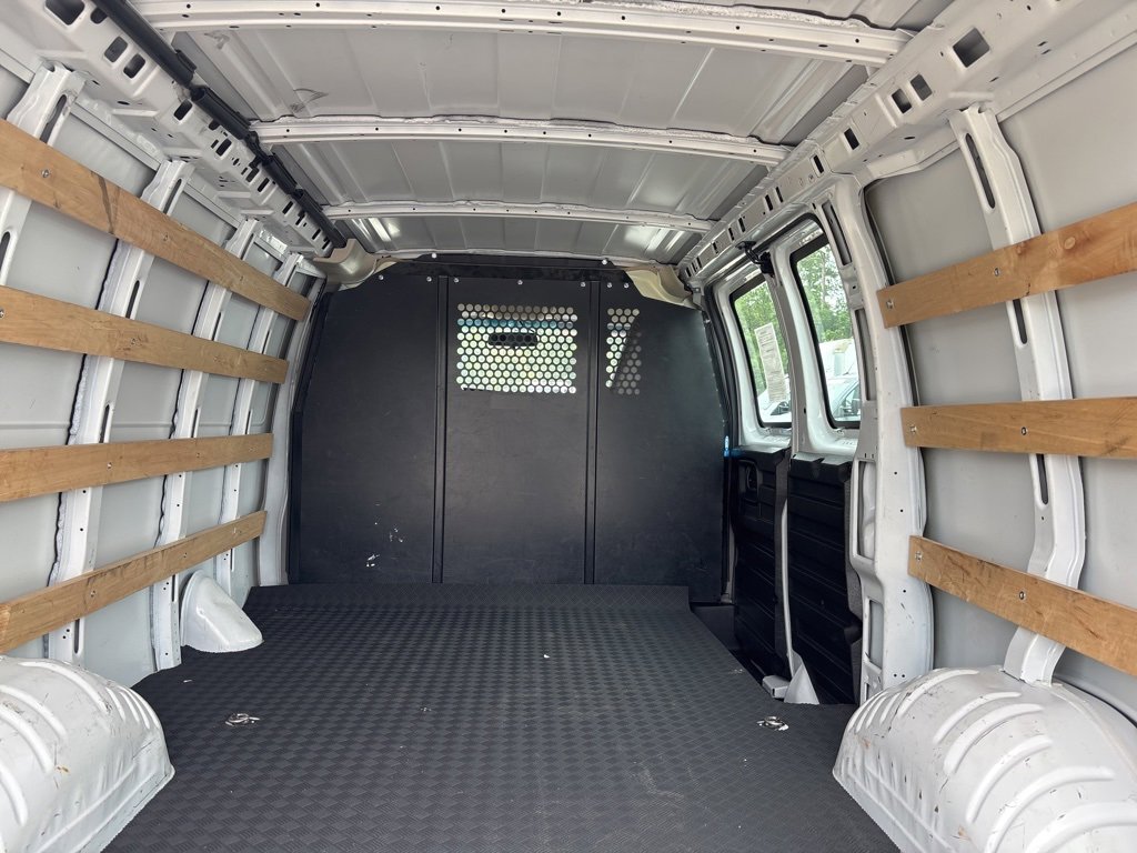 Used 2023 GMC Savana 2500 w/ Driver Convenience Package image 16