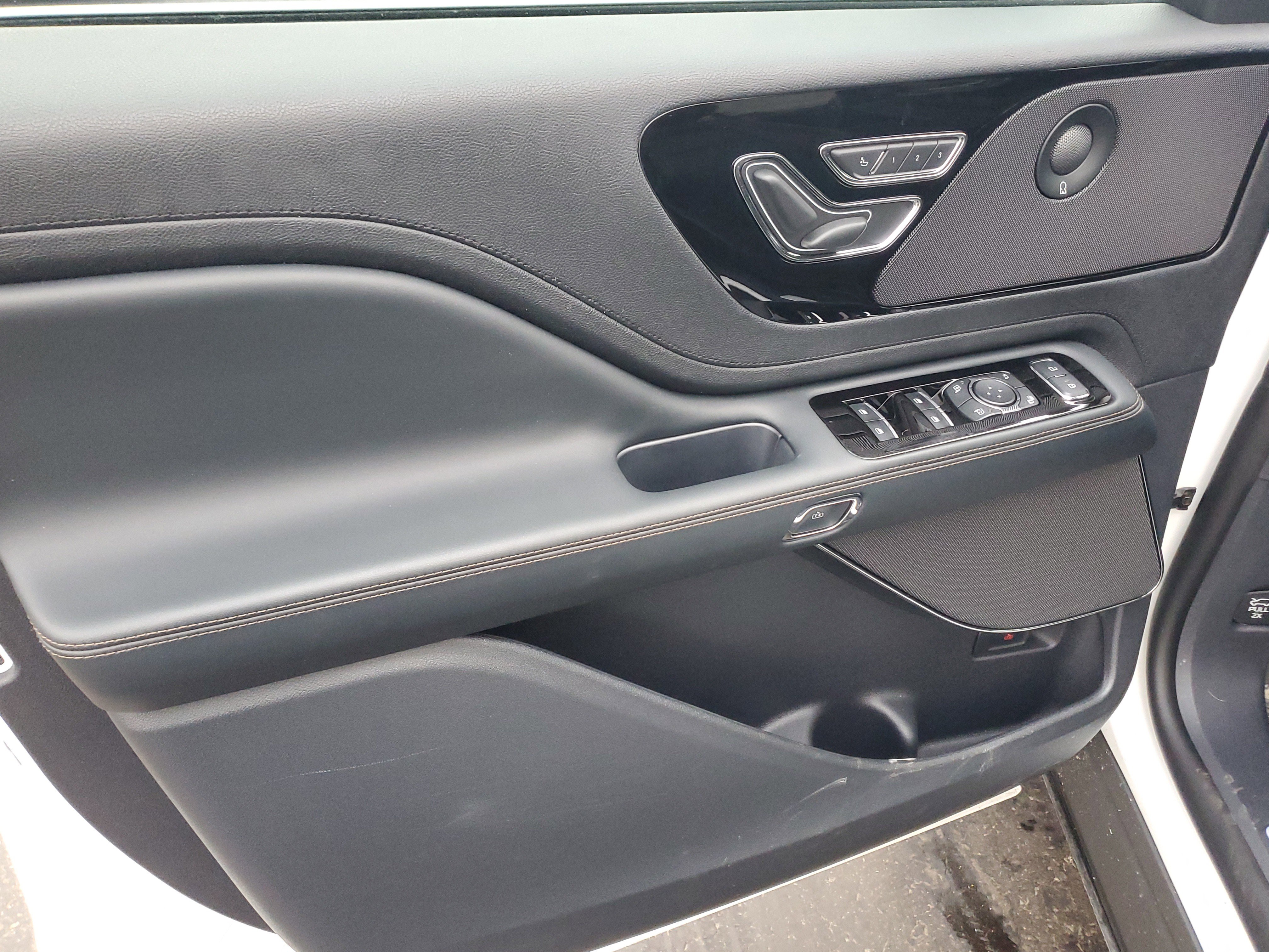 New 2025 Lincoln Aviator AWD w/ Equipment Group 101A image 8