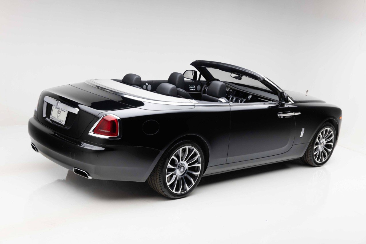 Used 2019 Rolls-Royce Dawn RWD image 3