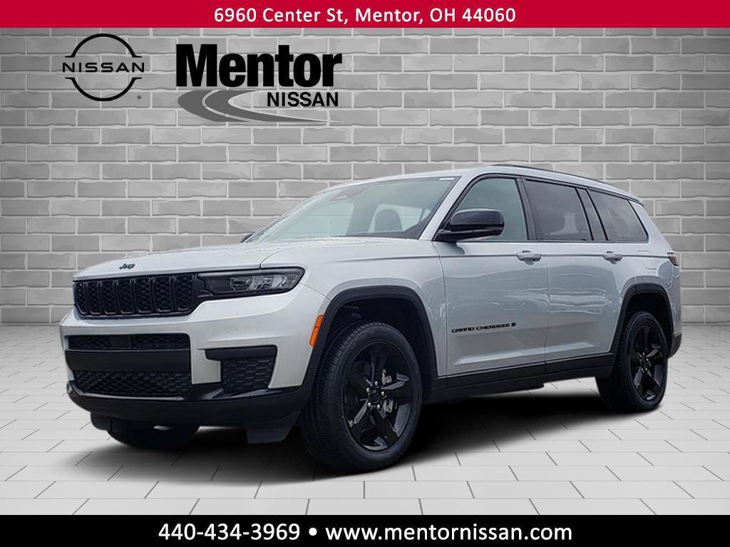 Used 2023 Jeep Grand Cherokee L Laredo image 3