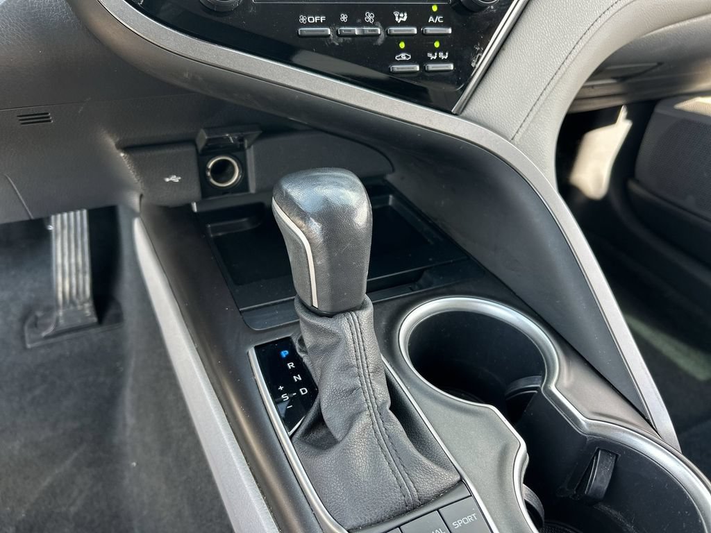 Used 2022 Toyota Camry XLE FWD image 16