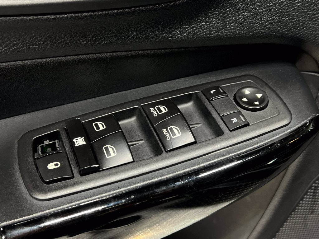 Used 2019 Jeep Cherokee Latitude Plus FWD image 15