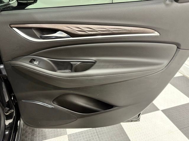 Used 2023 Buick Enclave Avenir w/ Avenir Technology Package AWD/4WD image 27