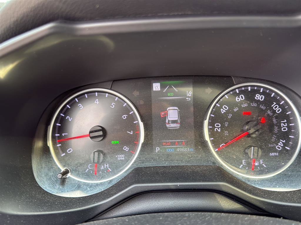 Used 2021 Toyota RAV4 XLE Premium image 2